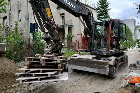 Łódź podsumowuje półrocze na drogach. 50 ulic po remontach, 21 km nowych jezdni i ponad 1200 drzew