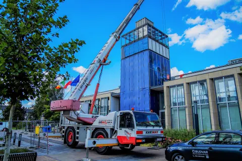 130 ceramicznych elementów na wieży ratusza. Wielkie dzieło Wojciecha Siudmaka w Zduńskiej Woli