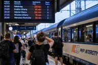 Podsumowanie sezonu - wakacje z opóźnieniami. PKP Intercity - cztery na dziesięć pociągów nie dojeżdżały punktualnie