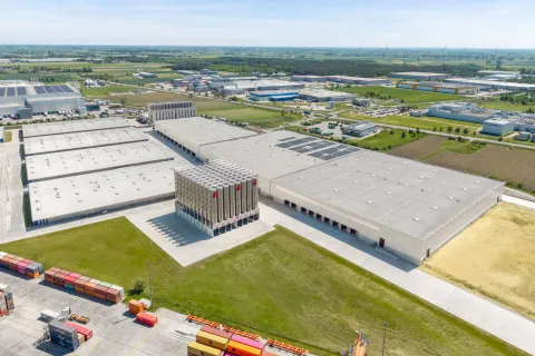 Katoen Natie rozwija logistyczny hub w Kutnie. Powstały trzy hale o powierzchni ponad 41 tys. mkw.