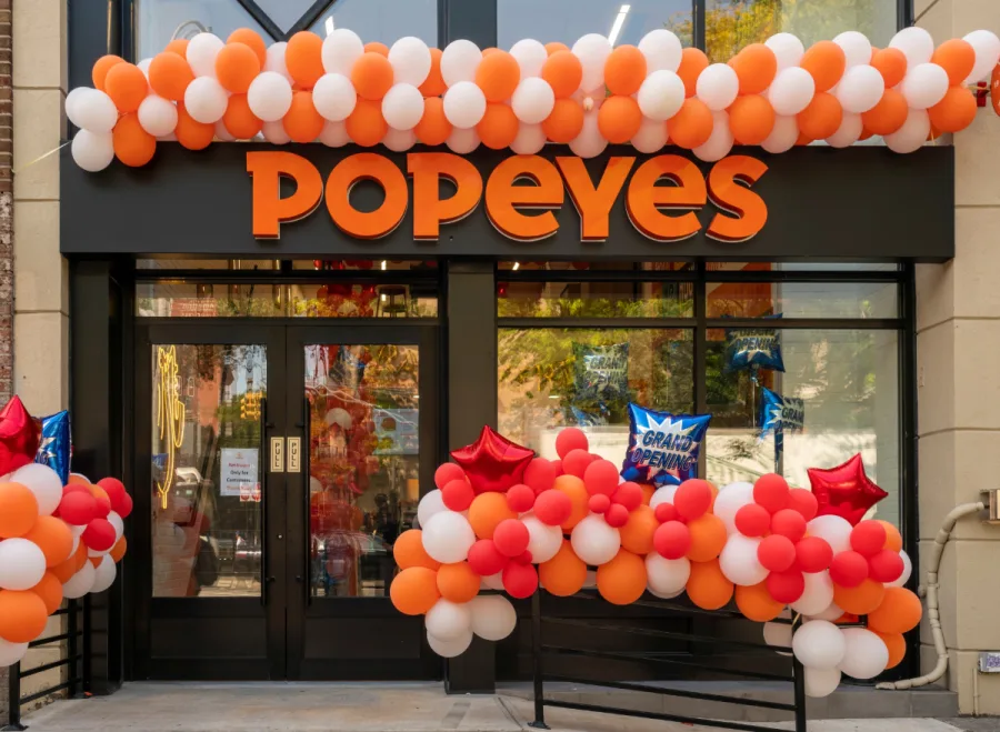 Popeyes w Łodzi. Otwarcie z rocznymi voucherami, ale za sukcesem stoi coś więcej niż promocja