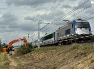 Kolej przyspiesza w Łódzkiem. 160 km/h pod Skierniewicami, nowe perony w Tomaszowie i parking w Koluszkach