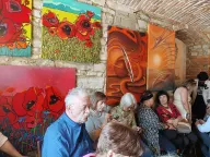 Color Art Poland z regionu łódzkiego w Lanckoronie. „Stylowy miszmasz” połączył malarstwo, modę i świętojańską energię