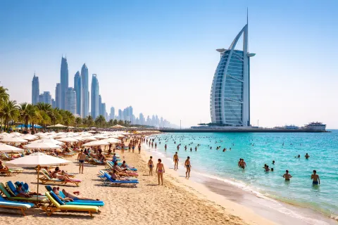Turyści nie przestali latać do Dubaju. Kto zaryzykuje zapłaci nawet o połowę mniej za pobyt