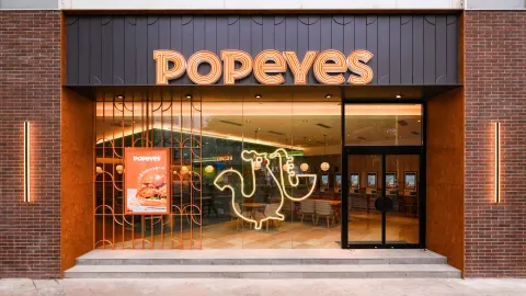 Rywal KFC przyspiesza w Polsce. Popeyes otworzy drugi lokal w Łodzi