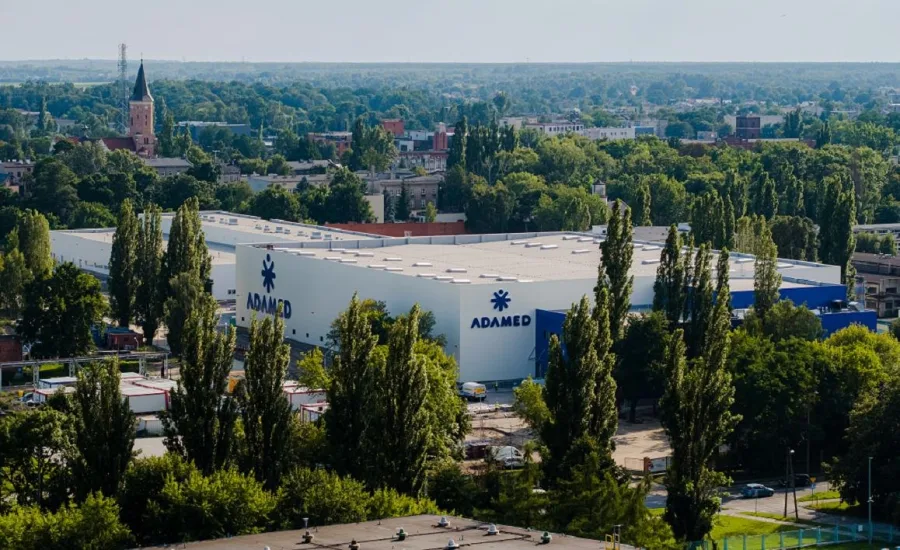 Adamed buduje nową fabrykę w Pabianicach za 300 mln zł. Farmaceutyczny gigant zwiększa inwestycje