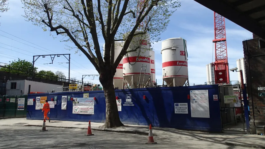 Kolej Dużych Prędkości w Łodzi. Utrudnienia na Bandurskiego – ruszają przygotowania do budowy komory szlakowej K5