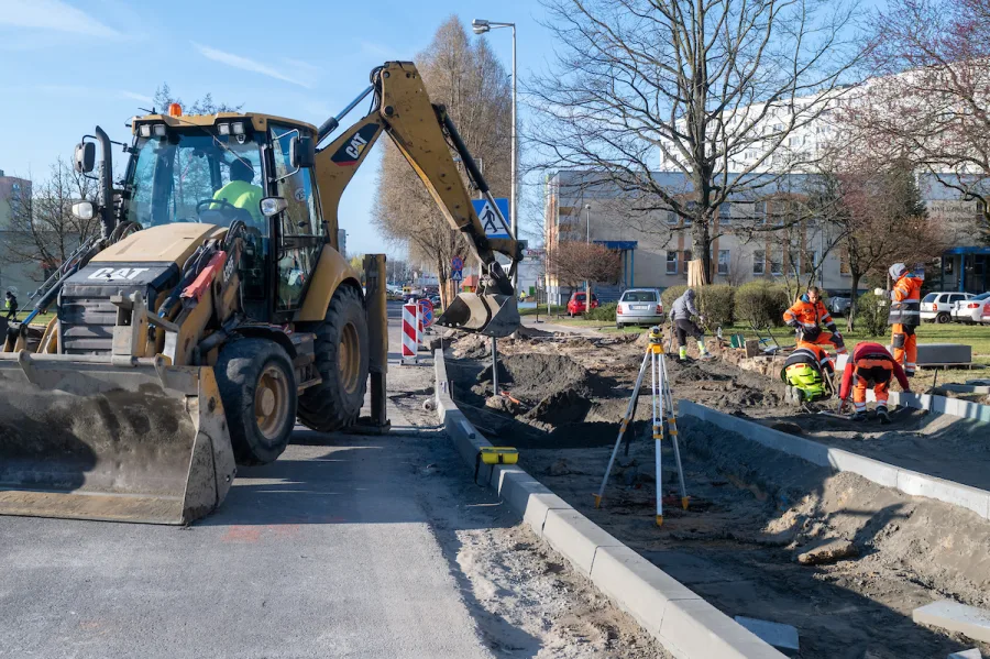 Końcówka remontu na Widzewie. Nowe miejsca parkingowe i ściezka rowerowa [ short]