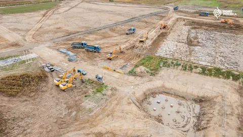 Ponad 8 tys. pali i kolumn pod terminalem Portu Polska. Sięgną nawet 30 metrów w głąb gruntu