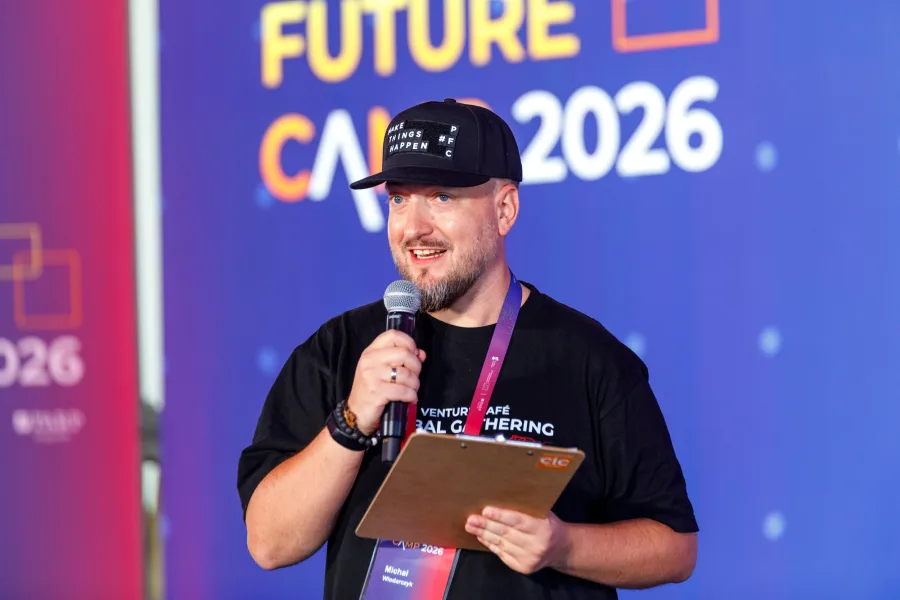 Michał Włodarczyk, ekspert od startupów: „Za chwilę będziemy walczyć z wykluczeniem AI” mówił podczas spotkania w łodzkim SkyHubie-e