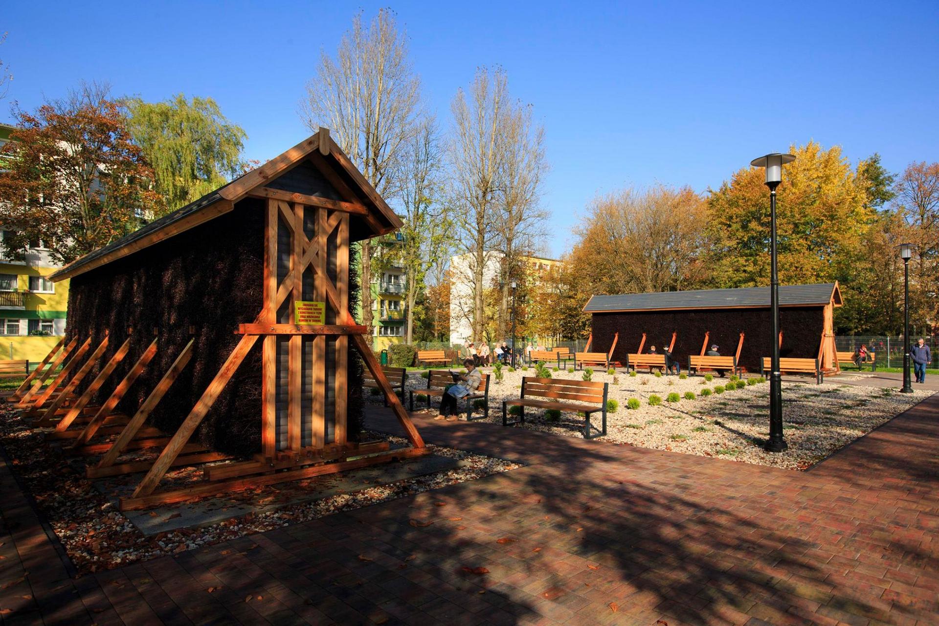 Tężnie solankowe i fontanny rozpoczęły sezon. Łodzianie wracają do parków po majówce