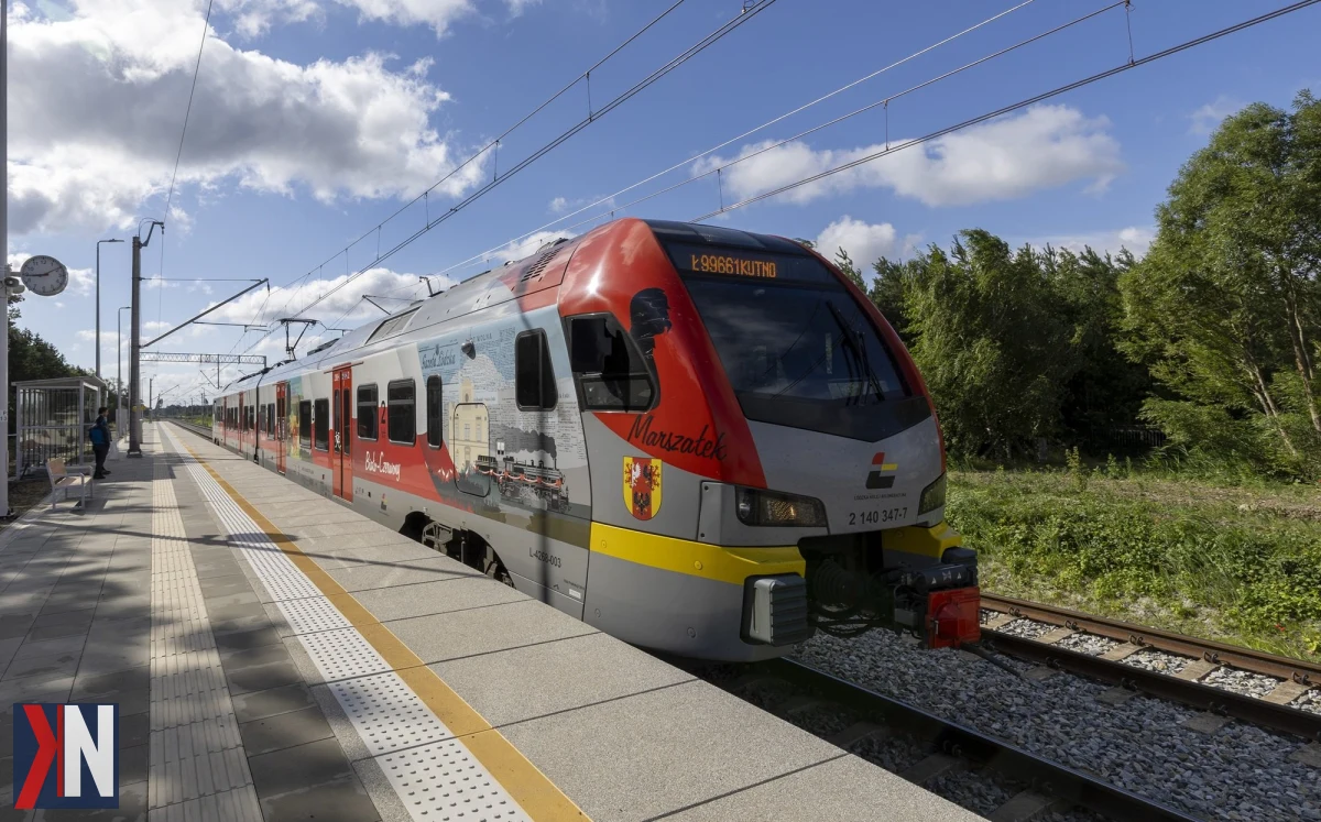 Nowa kładka nad torami w Bełchowie, symbol zakończenia modernizacji linii kolejowej nr 11 między Skierniewicami a Łowiczem, umożliwia mieszkańcom i podróżnym szybsze i bezpieczniejsze podróżowanie. Modernizacja linii kolejowej przynosi korzyści w postaci zwiększenia prędkości pociągów oraz komfortu podróżowania.