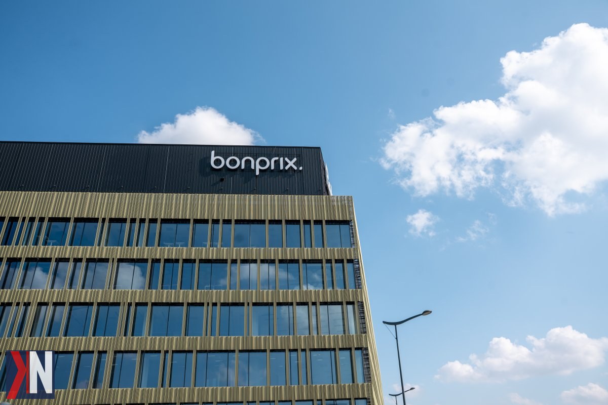 "Nowe biuro Bonprix w Nowej Fabrycznej w Łodzi - widok zewnętrzny nowoczesnego biurowca, w którym przeniósł się 130-osobowy zespół firmy, zajmując ponad 2400 mkw. powierzchni."