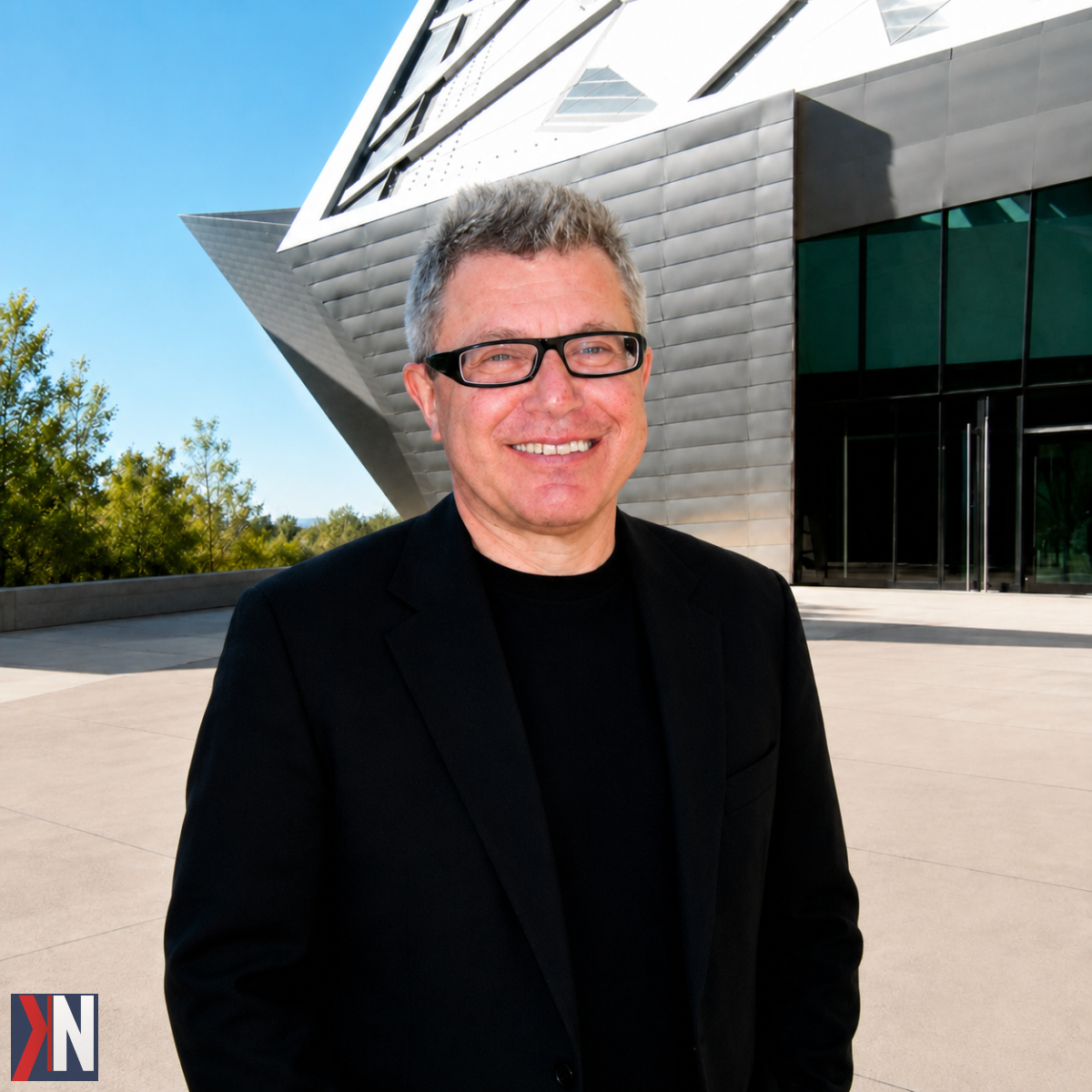 "Daniel Libeskind podczas wywiadu dla 'Die Welt', podkreśla, że sztuczna inteligencja nie będzie w stanie zastąpić ludzkiej kreatywności. Znany architekt, urodzony w Łodzi, słynie z innowacyjnych projektów, takich jak Muzeum Żydowskie w Berlinie i koncepcja dla Ground Zero."
