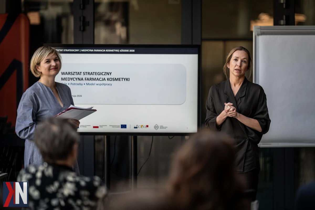 "Zdjęcie przedstawiające współpracę w ramach klastra Life Science w Łódzkiem, łączącego medycynę, naukę i biznes. Obraz ilustruje spotkanie przedstawicieli instytucji z branży farmacji, biotechnologii, kosmetologii i medtechu, którzy omawiają wspólne projekty oraz innowacje w dziedzinie ochrony zdrowia."