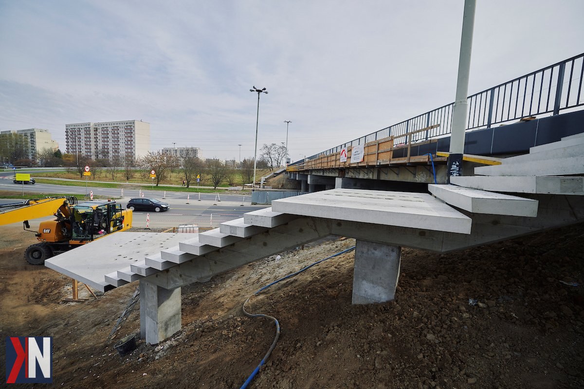 Błąd: We could not parse the JSON body of your request. (HINT: This likely means you aren't using your HTTP library correctly. The OpenAI API expects a JSON payload, but what was sent was not valid JSON. If you have trouble figuring out how to fix this, please contact us through our help center at help.openai.com.) (invalid_request_error)