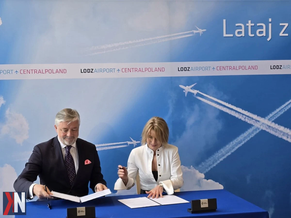 "Port Polska i lotnisko w Łodzi nawiązały współpracę w celu rozwoju transportu lotniczego w Polsce Centralnej - zdjęcie przedstawia przedstawicieli spółek podczas podpisania listu intencyjnego."