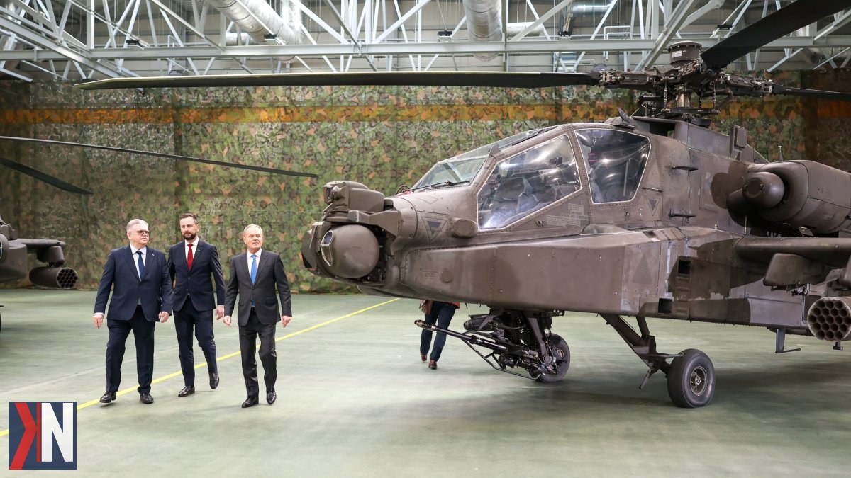 "Zdjęcie przedstawia nowoczesne centrum serwisowe dla śmigłowców AH-64E Apache w Łodzi, gdzie Wojskowe Zakłady Lotnicze nr 1, współpracując z Lockheed Martin, realizują ważne umowy offsetowe w programie wartym miliardy dolarów. W tle widać zaawansowane technologie, które będą wspierać serwisowanie i modernizację tych zaawansowanych maszyn wojskowych."