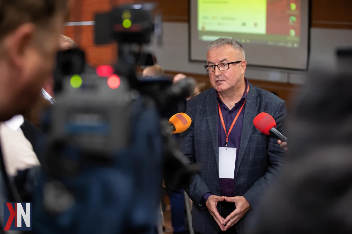 Prof. Piotr Szukalski omawia wyzwania demograficzne Łodzi, podkreślając znaczenie przyciągania młodych ludzi do miasta. W artykule analizuje historyczne przyczyny problemów demograficznych oraz wpływ przemysłowego charakteru Łodzi na przyszłość społeczności.