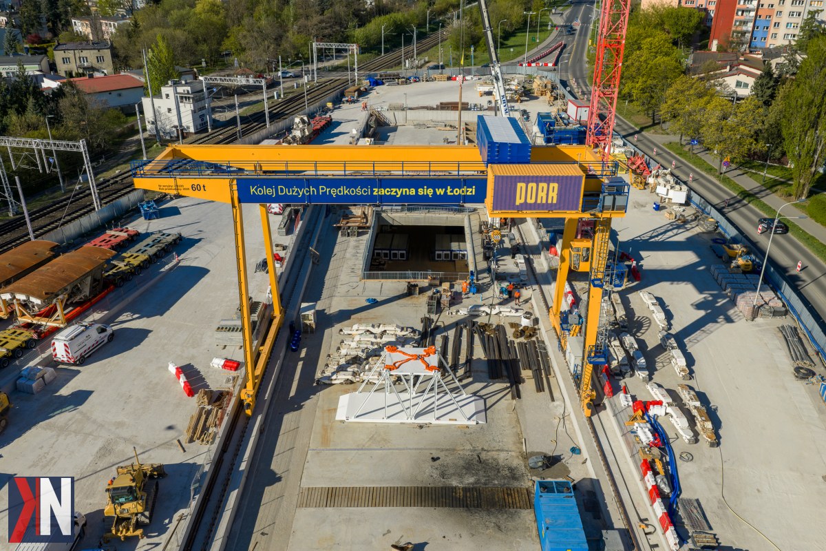 "Centralny Port Komunikacyjny przejmuje prace przy budowie komory obok dworca Łódź Fabryczna, co może wpłynąć na tempo budowy dwóch tuneli w Łodzi."