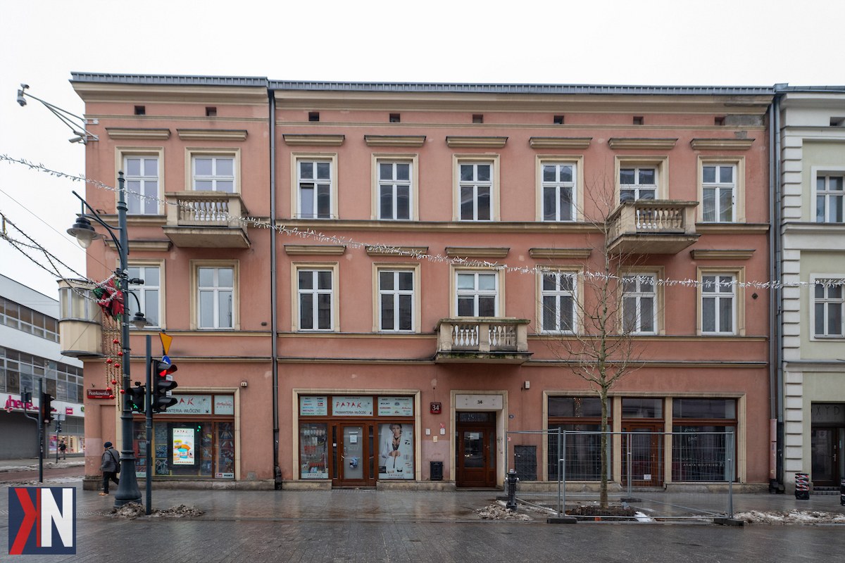 "Nowe życie kamienic w centrum Łodzi - zdjęcie przedstawiające modernizację pięciu gminnych budynków przy ul. Piotrkowskiej i Więckowskiego, które zyskają nowy blask w ramach przetargu ogłoszonego przez miasto."