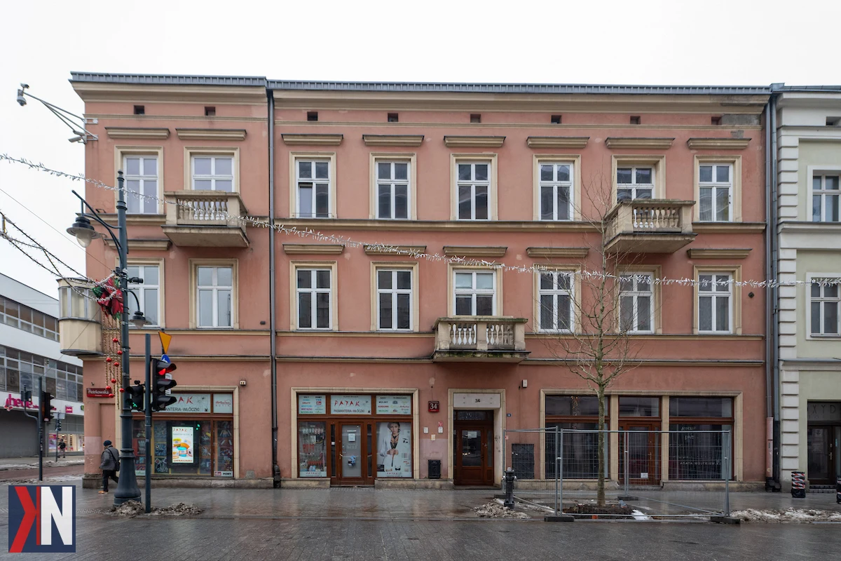 "Nowe życie kamienic w centrum Łodzi - zdjęcie przedstawiające modernizację pięciu gminnych budynków przy ul. Piotrkowskiej i Więckowskiego, które zyskają nowy blask w ramach przetargu ogłoszonego przez miasto."