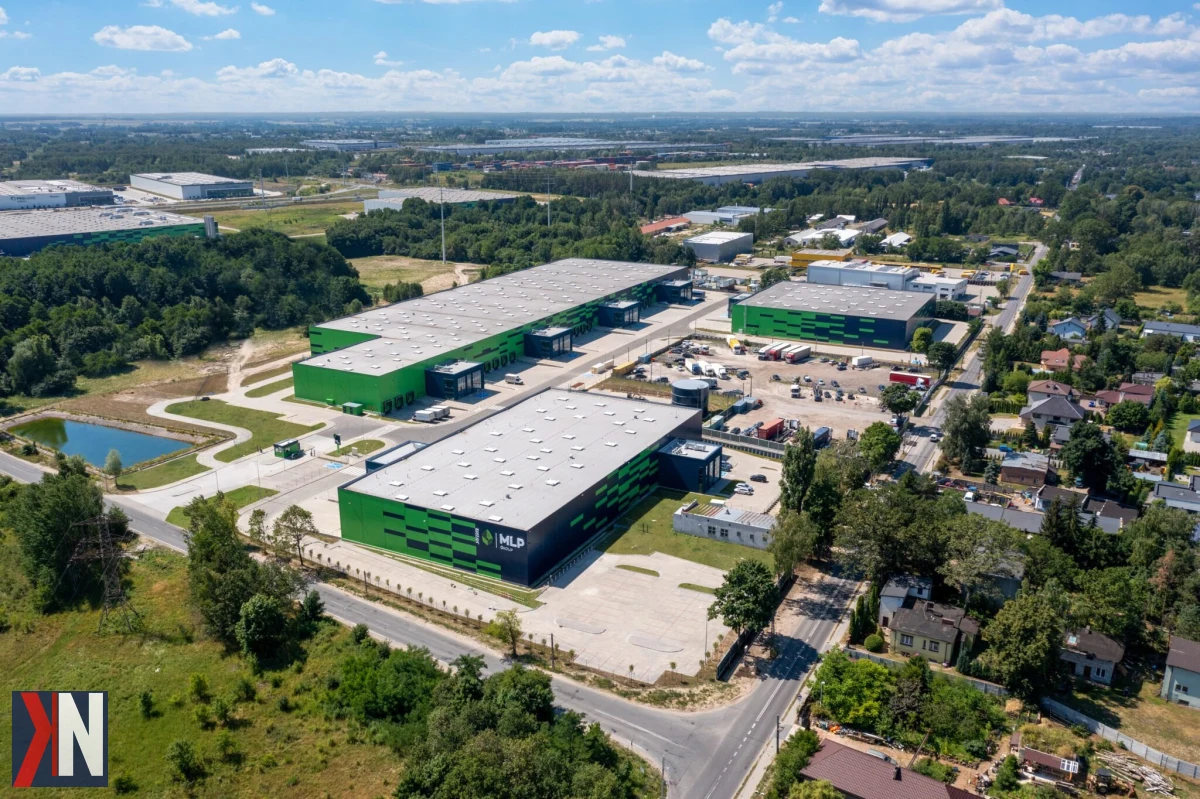 Zdjęcie przedstawia siedzibę Winkler Polska w MLP Business Park w Łodzi, gdzie firma rozpoczęła działalność jako nowy najemca, wynajmując około 1,5 tys. mkw. powierzchni. Winkler Polska to lider w dystrybucji części zamiennych i wyposażenia dla branży transportowej.