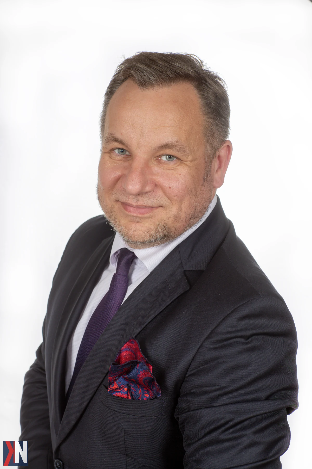 Łukasz Szeląg omawia potencjał szybkiej kolei w zmianie gospodarczej Szczecina i Pomorza Zachodniego, z naciskiem na inwestycje w infrastrukturę transportową, porty oraz energetykę odnawialną.
