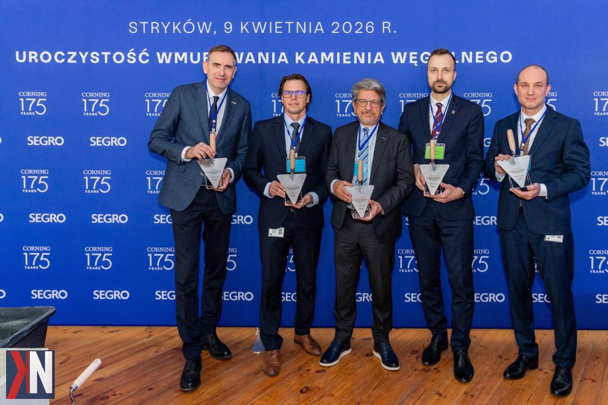 "Budowa nowego kampusu Corninga w Strykowie - olbrzymia inwestycja w wysokości ponad 300 milionów złotych, która przekształca gminę w kluczowy punkt infrastruktury AI w Europie. Zdjęcie ukazuje nowoczesne obiekty oraz rozwijającą się infrastrukturę w atrakcyjnej lokalizacji blisko Łodzi."