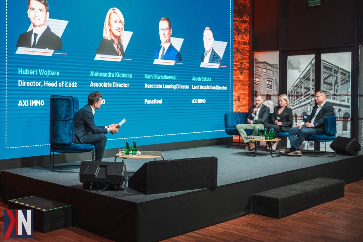 "Zdjęcie przedstawia obiekt magazynowy w regionie łódzkim, symbolizujący odbudowę rynku magazynowego po spowolnieniu w 2025 roku. W tle widać dynamiczny rozwój infrastruktury, co wskazuje na pozytywne perspektywy dla sektora, który po rekordowym roku 2022, kiedy oddano do użytku około 643 tys. mkw. powierzchni, powraca na ścieżkę wzrostu."