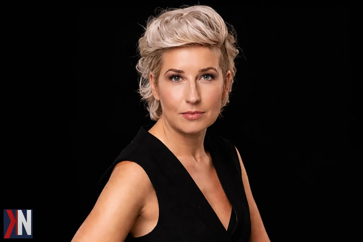 "Portret Agnieszki Płoszaj, łódzkiej autorki kryminałów, która w szczerej rozmowie z KNews dzieli się swoimi refleksjami na temat pisania, rynku wydawniczego i wyzwań związanych z tworzeniem literatury w dzisiejszych czasach."