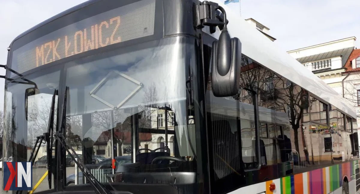 Zdjęcie przedstawiające nowoczesną infrastrukturę dla autobusów elektrycznych w Łowiczu, związane z modernizacją zaplecza Miejskiego Zakładu Komunikacji. Przetarg ogłoszony przez miasto ma na celu wprowadzenie innowacyjnych rozwiązań transportowych i zakup zeroemisyjnych autobusów.