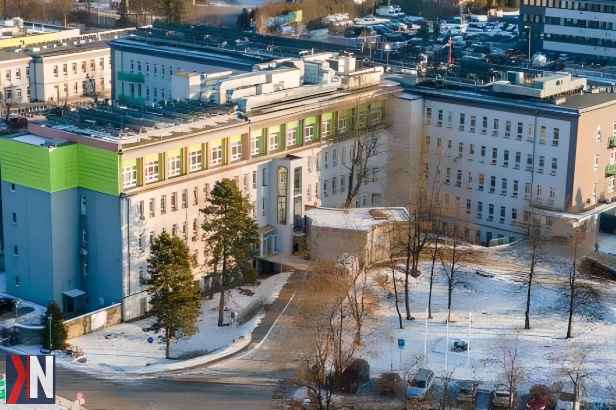 "Cyfrowa rewolucja w Wojewódzkim Szpitalu Zespolonym im. Stanisława Rybickiego w Skierniewicach - wizualizacja nowoczesnych technologii w szpitalu podczas kompleksowej modernizacji, mającej na celu poprawę jakości usług medycznych."