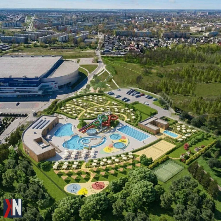 "Zdjęcie odkrytych basenów termalnych na Szymanówku w Tomaszowie Mazowieckim, które przyciągają miłośników relaksu i kąpieli. Opisuje powrót miasta do termalnych tradycji, które wkrótce mogą dołączyć do popularnych miejsc w Uniejowie i Poddębicach. Znajdź spokój w urokliwym województwie łódzkim."
