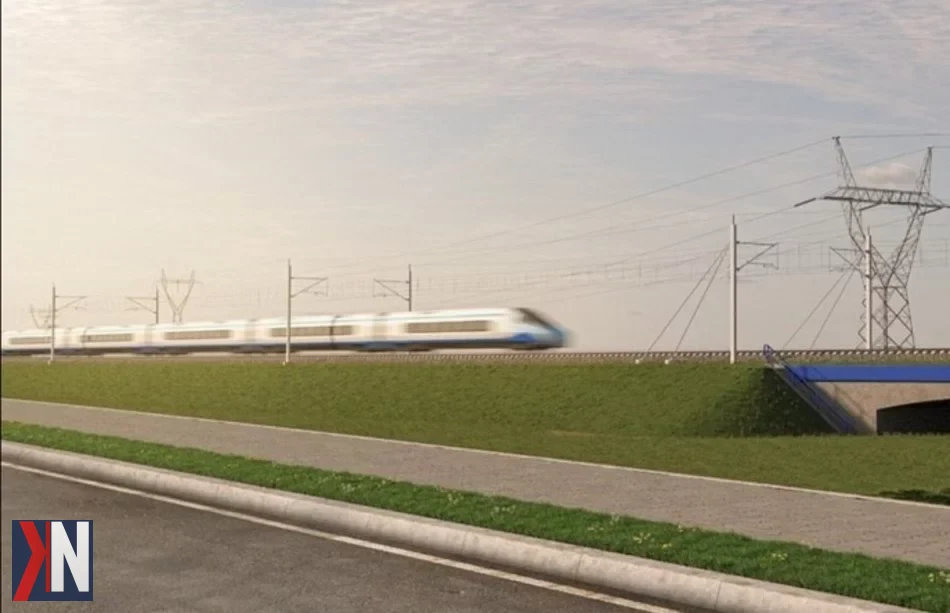 Zdjęcie przedstawia nowoczesny pociąg kolei dużych prędkości na trasie Warszawa–Łódź, z widokiem na rozwijającą się infrastrukturę kolejową. Kolejni wojewodowie zatwierdzili przebieg 17,5 km trasy, co zapowiada przyszłość szybkiego transportu kolejowego w Polsce.