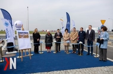 "Nowe rondo w Rzgowie na skrzyżowaniu ulic Katowickiej i Rzemieślniczej, otwarcie inwestycji poprawiającej układ drogowy i łączącej obszary miasta. W tle 380 hektarów terenów inwestycyjnych."