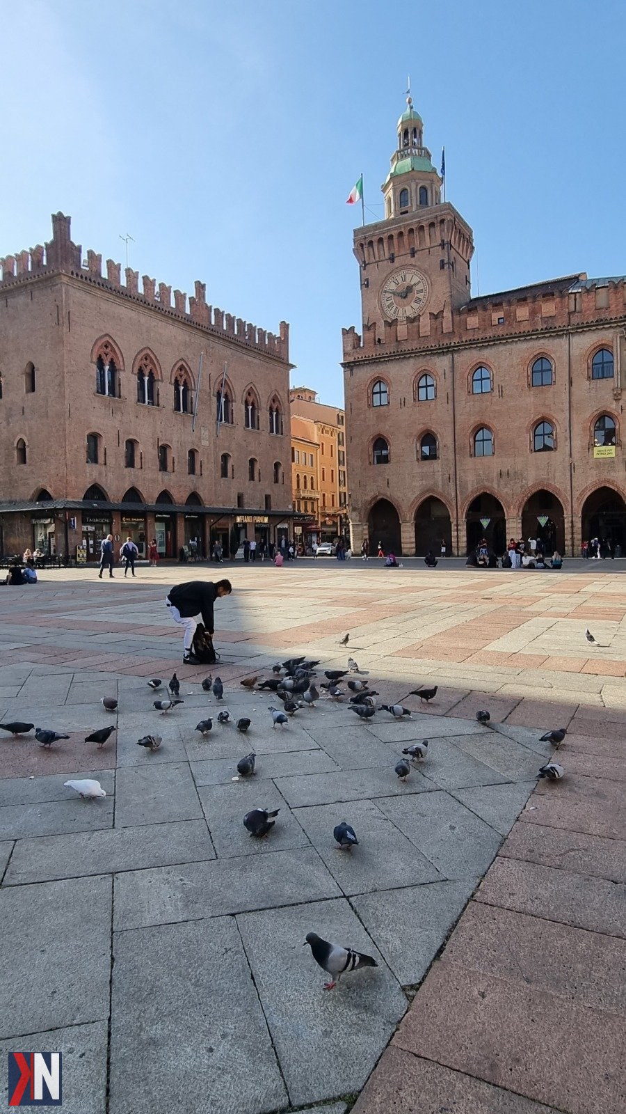 "Piękne widoki Bolonii – urokliwe uliczki i architektura, które wprawiają w zachwyt, idealne dla tych, którzy szukają relaksu i odkrywania nowych miejsc podczas podróży. Zdjęcie przedstawia malownicze otoczenie, które zachęca do eksploracji."