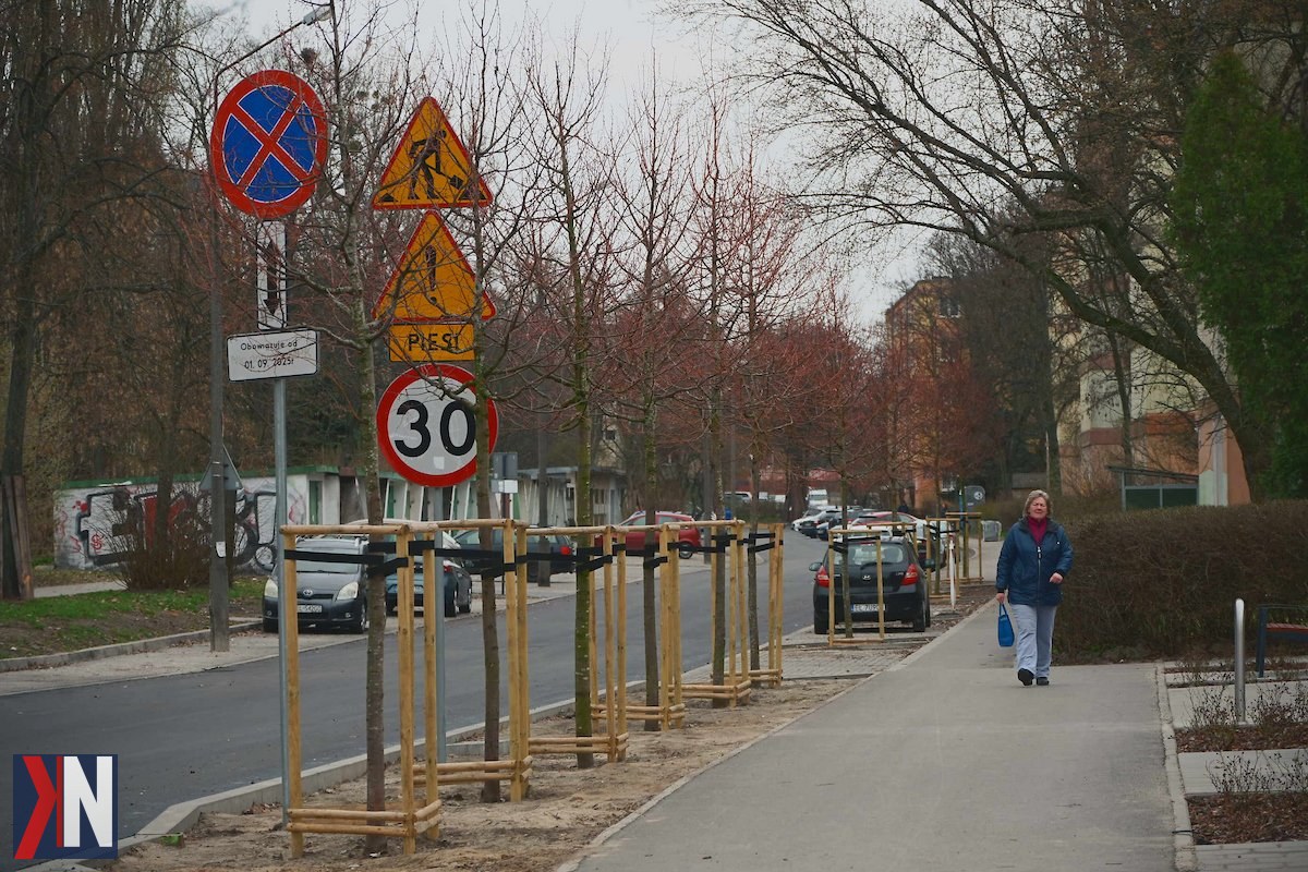 "Zdjęcie przedstawia nowo wyremontowane ulice w Łodzi, które zyskały drugie życie przed Wielkanocą. W artykule omawiamy, jak dziewięć kluczowych odcinków wraca do ruchu, poprawiając komfort podróżowania dla kierowców i mieszkańców miasta."