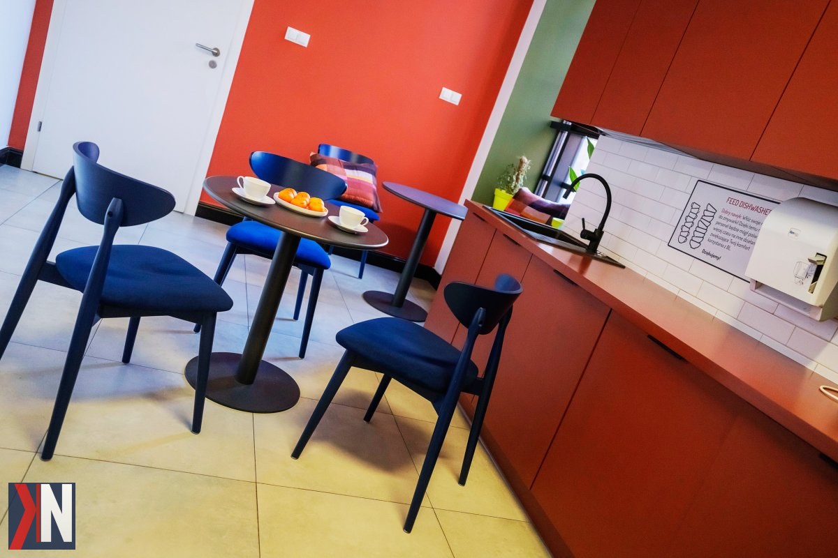 "SkyHUB nabiera blasku - Zakończenie prac wykończeniowych i przygotowania nowoczesnych przestrzeni dla przedsiębiorców. Nowy wygląd i nowe możliwości szkoleń w SkyHUB-ie."