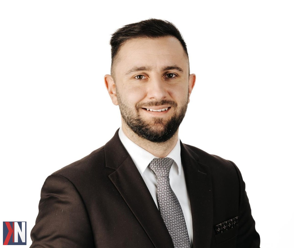 "Bełchatów w trakcie transformacji energetycznej - samorządowiec Patryk Marjan walczy o nowe inwestycje dla miasta, które przyniosą tysiące miejsc pracy. Zdjęcie przedstawia panoramę Bełchatowa, symbolizującą zmiany w gospodarce regionu."