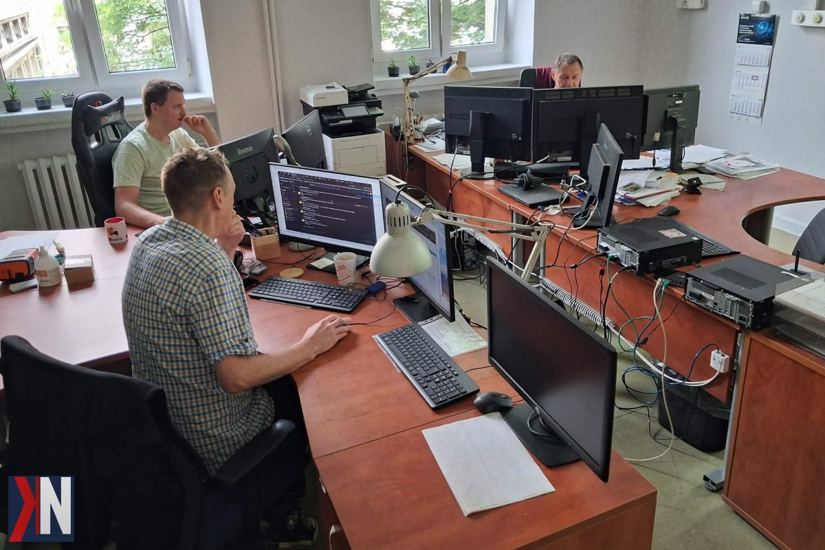 "Szpital im. Pirogowa w Łodzi, lider cyfrowej transformacji, otrzymał prawie 15 mln zł na unowocześnienie infrastruktury. To jedna z największych inwestycji digitalizacyjnych w historii placówki, wspierająca nowoczesne usługi medyczne."