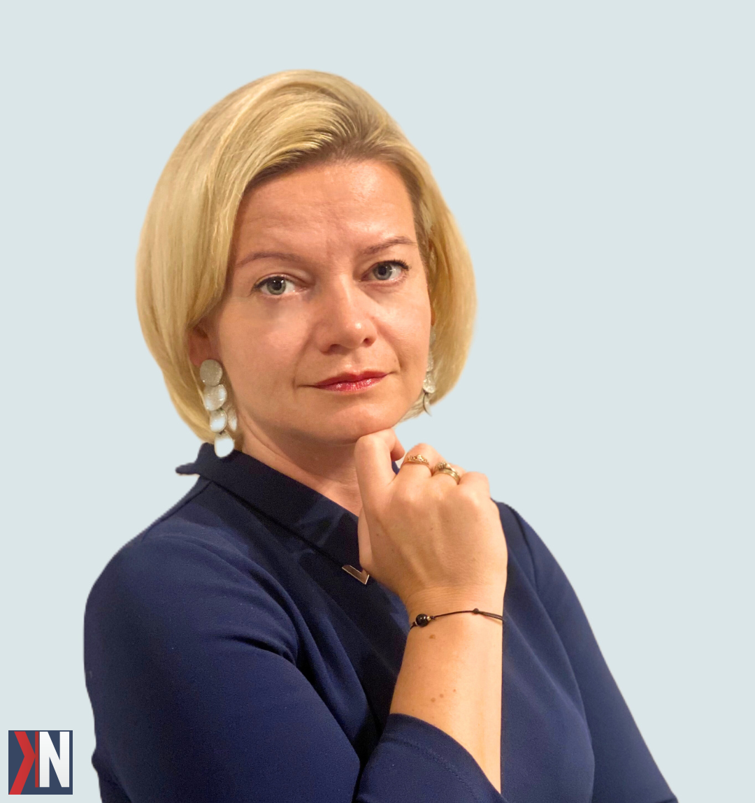 "Zdjęcie przedstawiające nowoczesny budynek mieszkalny, który ilustruje zmiany na rynku nieruchomości, gdzie deweloperzy stawiają na efektywność energetyczną i innowacyjne technologie. Artykuł omawia, jak nowoczesne rozwiązania w budownictwie kształtują przyszłość mieszkań, wykraczając poza tradycyjną lokalizację."