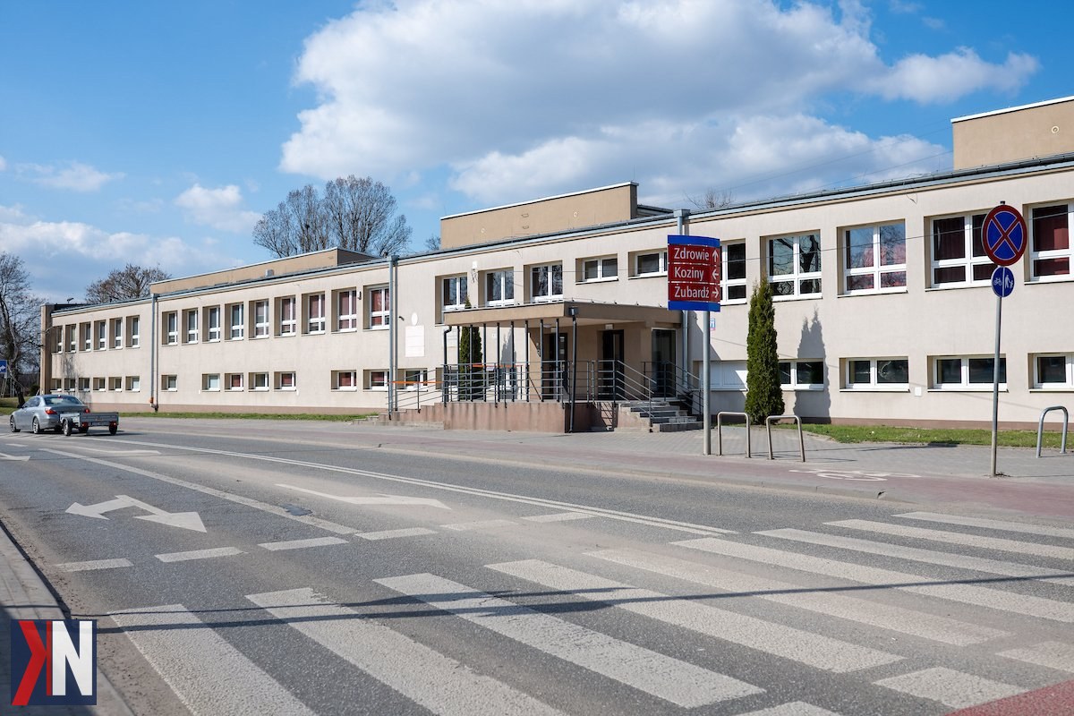 "Ekoremonty w łódzkich szkołach - wizualizacja planowanych inwestycji w sześciu placówkach oświatowych. Na zdjęciu nowoczesne budynki szkół podstawowych i przedszkoli w Łodzi, które zyskają nową jakość dzięki ekologicznym remontom."