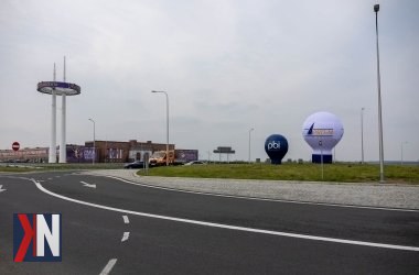 "Rondo na skrzyżowaniu ulic Katowickiej i Rzemieślniczej w Rzgowie - nowa inwestycja, która usprawnia komunikację i otwiera 380 hektarów terenów inwestycyjnych, przyczyniając się do rozwoju miasta."