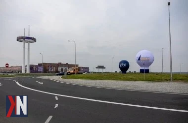 "Rondo na skrzyżowaniu ulic Katowickiej i Rzemieślniczej w Rzgowie - nowa inwestycja, która usprawnia komunikację i otwiera 380 hektarów terenów inwestycyjnych, przyczyniając się do rozwoju miasta."