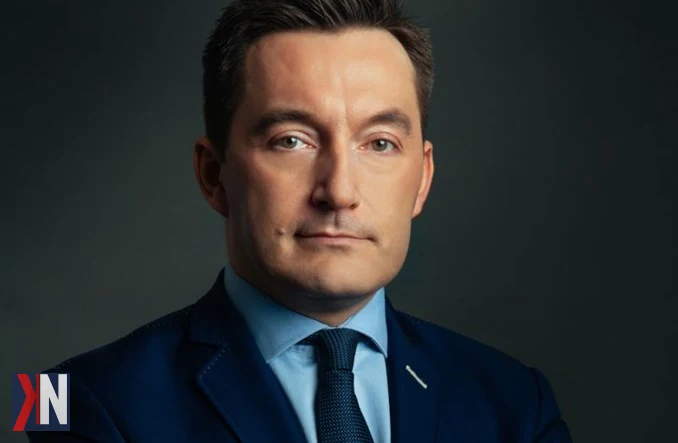 "Adrian Furgalski mówi o wpływie kolei dużych prędkości na rozwój Łodzi, podkreślając, że sama infrastruktura nie wystarczy. Zdjęcie przedstawia wizualizację nowej stacji kolejowej oraz dynamiczny rozwój miasta, które stanie się kluczowym węzłem komunikacyjnym w Polsce."