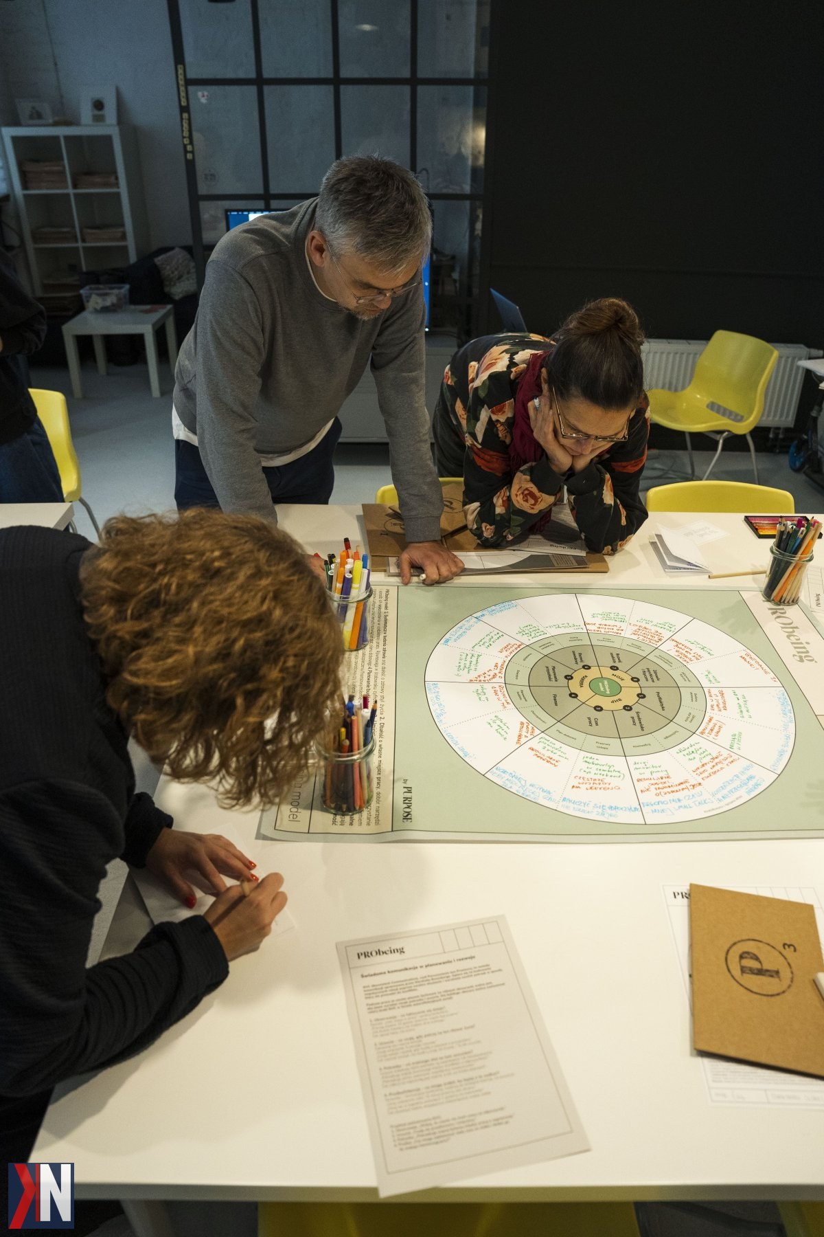 "Łodzianie Maciek i Maja z uśmiechem na twarzach opracowują innowacyjną metodę PRObeing, której celem jest odnalezienie równowagi w szybkim tempie życia. Artykuł przedstawia ich inspirującą historię i podejście do spokoju w codziennej gonitwie."