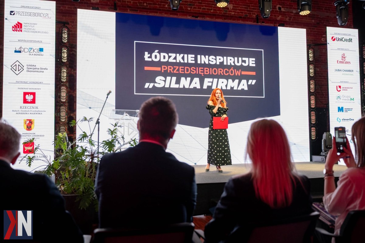 "Zdjęcie przedstawiające obiekt Łódzkiej Specjalnej Strefy Ekonomicznej, symbolizujące nową falę inwestycji z około miliardem złotych w ŁSSE. W artykule omówiono, że 49 firm otrzymało decyzje o wsparciu, co przyczyni się do rozwoju lokalnej gospodarki oraz pojawienia się 65 nowych inwestycji."