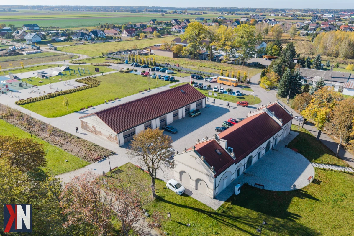Nowy ośrodek zdrowia w Czerniewicach, powiat tomaszowski, z nowoczesnymi usługami zdrowotnymi, w tym lekarzami rodzinnymi, stomatologami i rehabilitantami. Inwestycje w drogi i kanalizację poprawiają komfort mieszkańców.