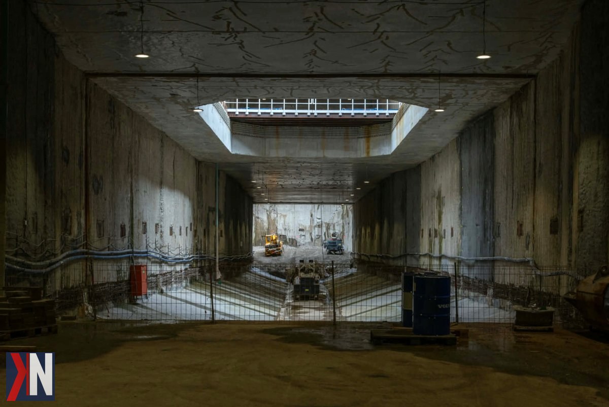 "Europosłowie zwiedzają Łódź, podziwiając nowoczesny dworzec Łódź Fabryczna i tunnel średnicowy, które mają kluczowe znaczenie dla projektu KDP, umożliwiającego szybkie połączenia z Berlinem i Wiedniem w zaledwie 4 godziny."